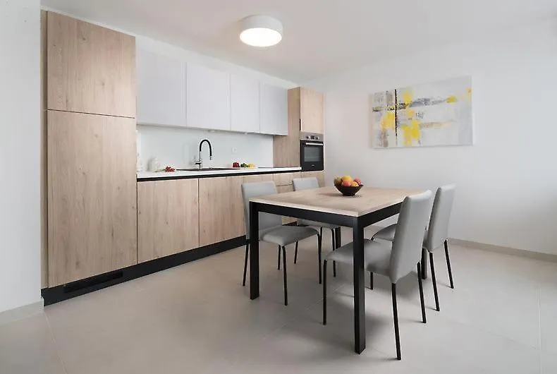 Edra Suite Apartment ウマグ